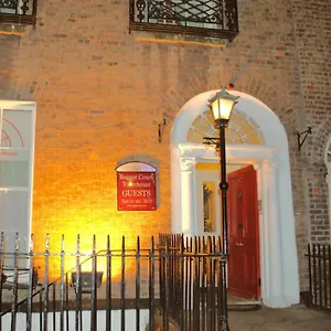 Baggot Court Townhouse *** Дублин